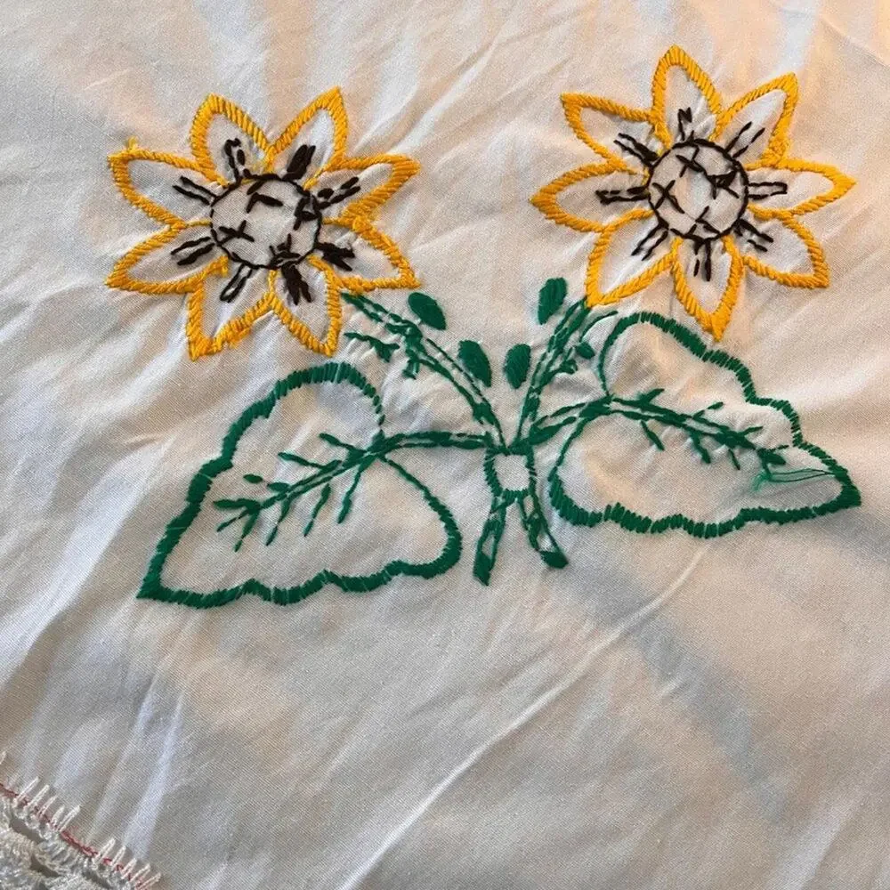 Vintage  handmade multicolor Flora  Embroidery  TableCloth